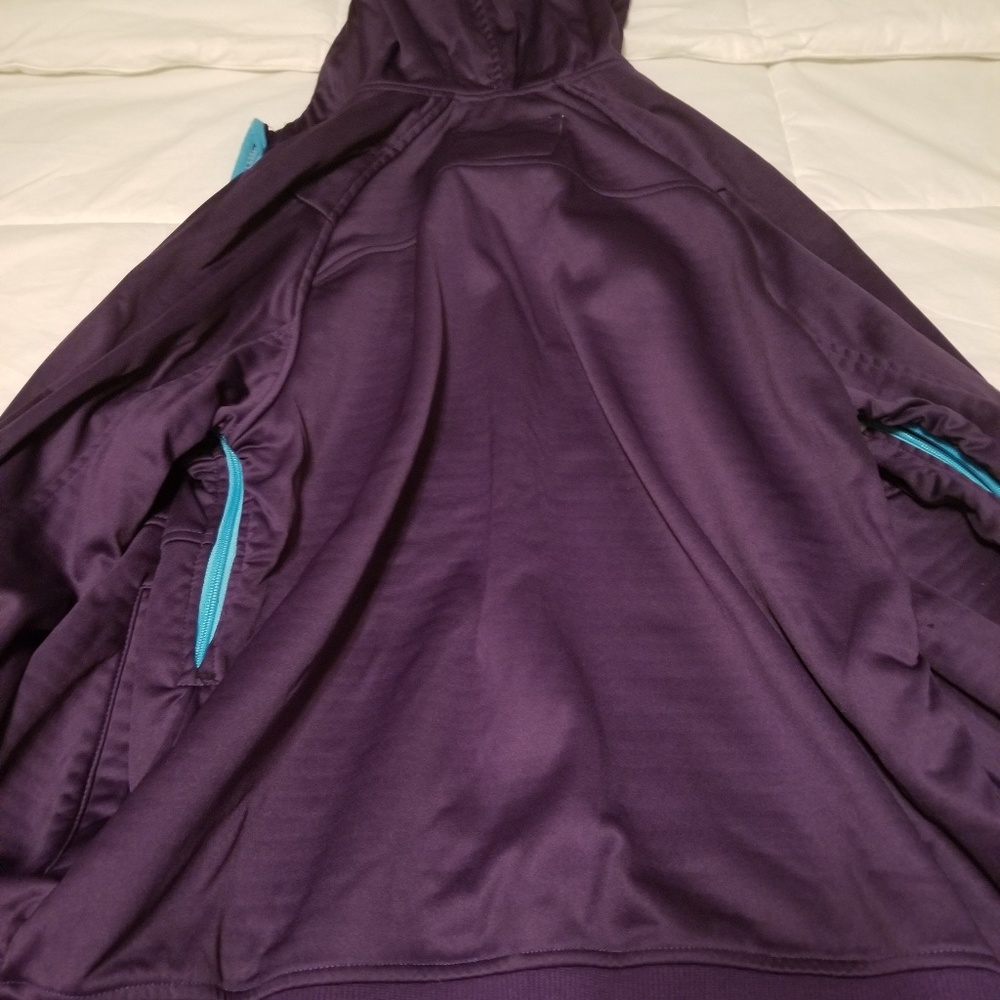 Jacket w/ hood multiple pockets